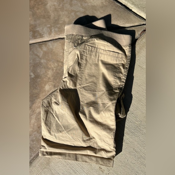 Ocean Breeze Summer Short with Roll up Tab. - Picture 3 of 3